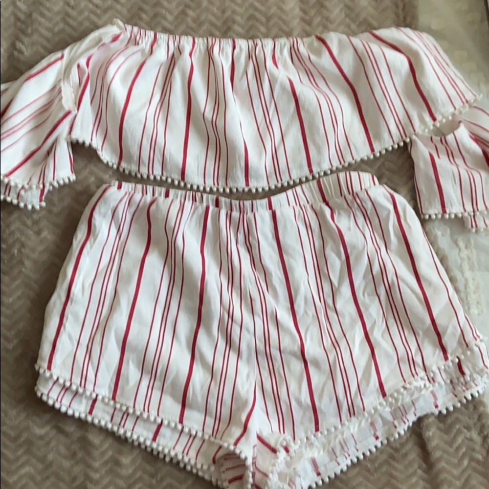 Two-piece off the sounder striped set.
